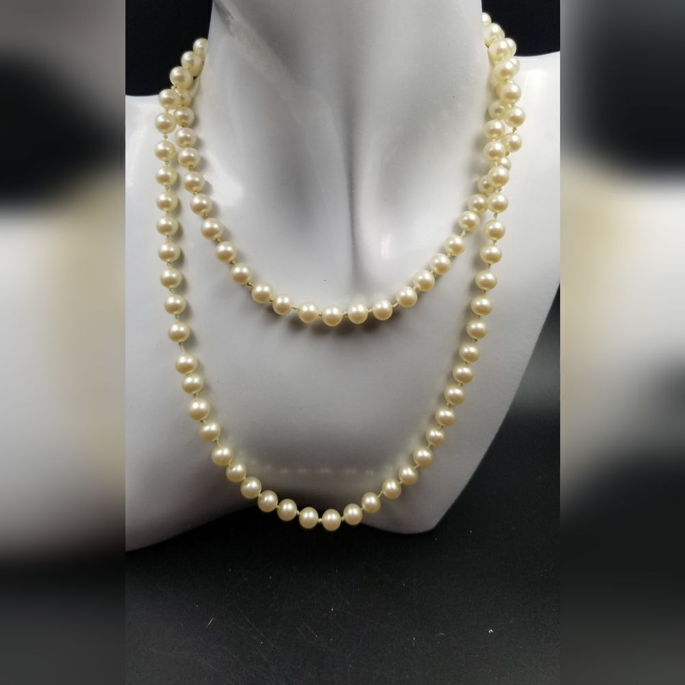 Hand tied classic pearl strand necklace N102